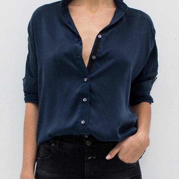 Ralph Lauren Tops - Ralph Lauren 100% silk, navy blouse 10p
